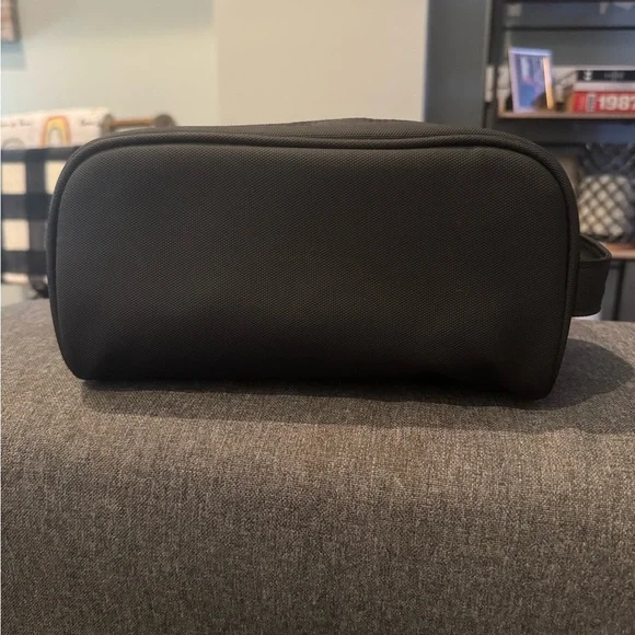 Alo Yoga All In Dopp Kit - Picture 3 of 7